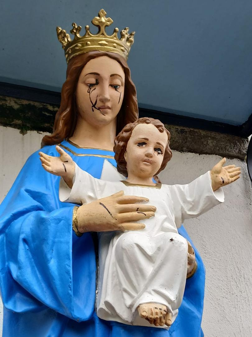 profanations Lourdes