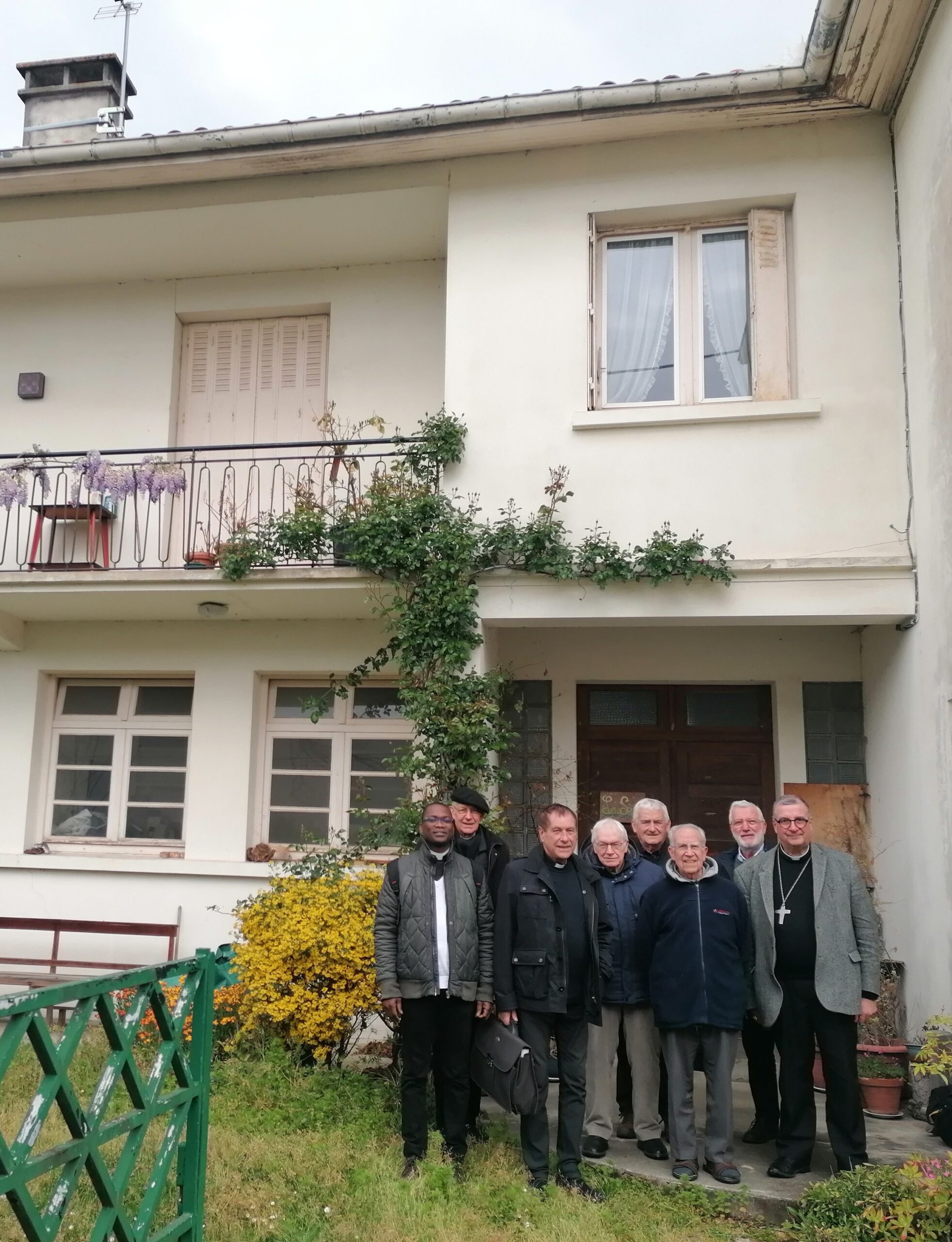 Maison des pères aînés avec les pères Maison des pères aînés Tarbes